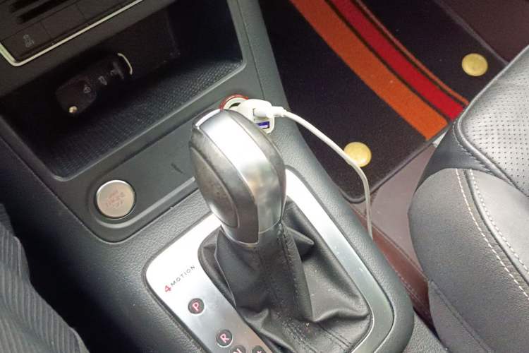 Used Volkswagen Tiguan 2016 300TSI Automatic All-Wheel Drive Luxury Edition Gear Lever