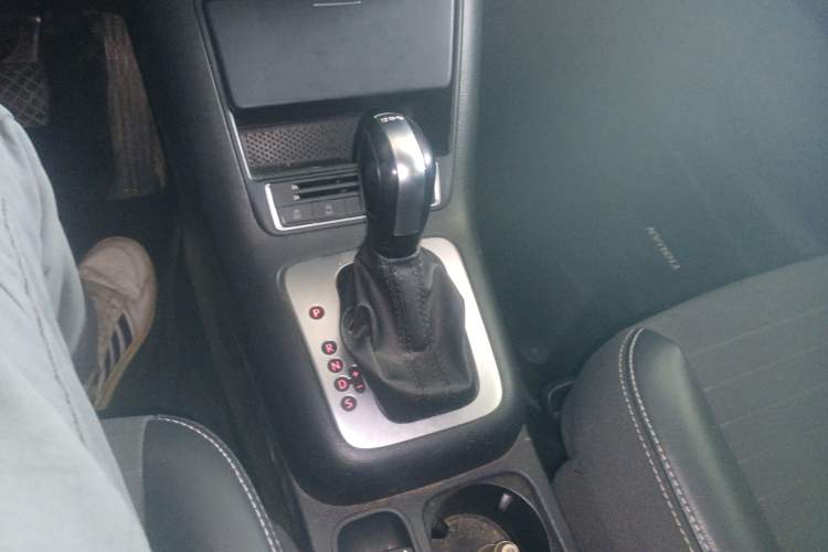 Used Volkswagen Tiguan 2016 280TSI Automatic Two-Wheel-Drive Silk Road Style Edition Gear Lever
