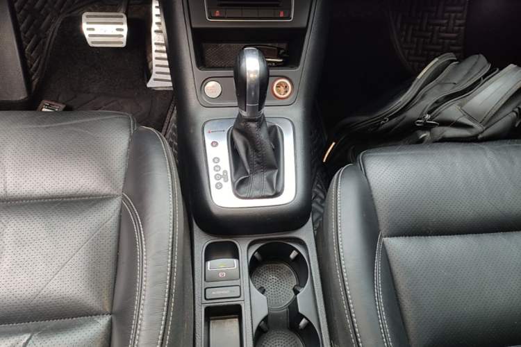 Used Volkswagen Tiguan 2016 300TSI Automatic All-Wheel Drive Luxury Edition Gear Lever