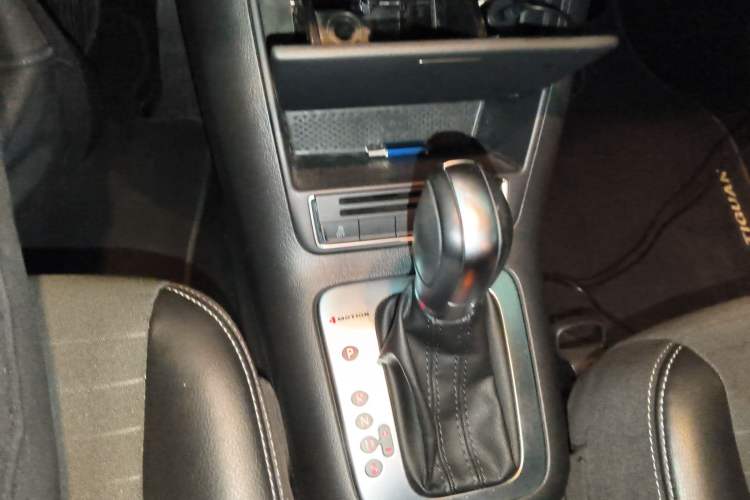 Used Volkswagen Tiguan 2016 300TSI Automatic All-Wheel Drive Fashion Vision Edition Gear Lever