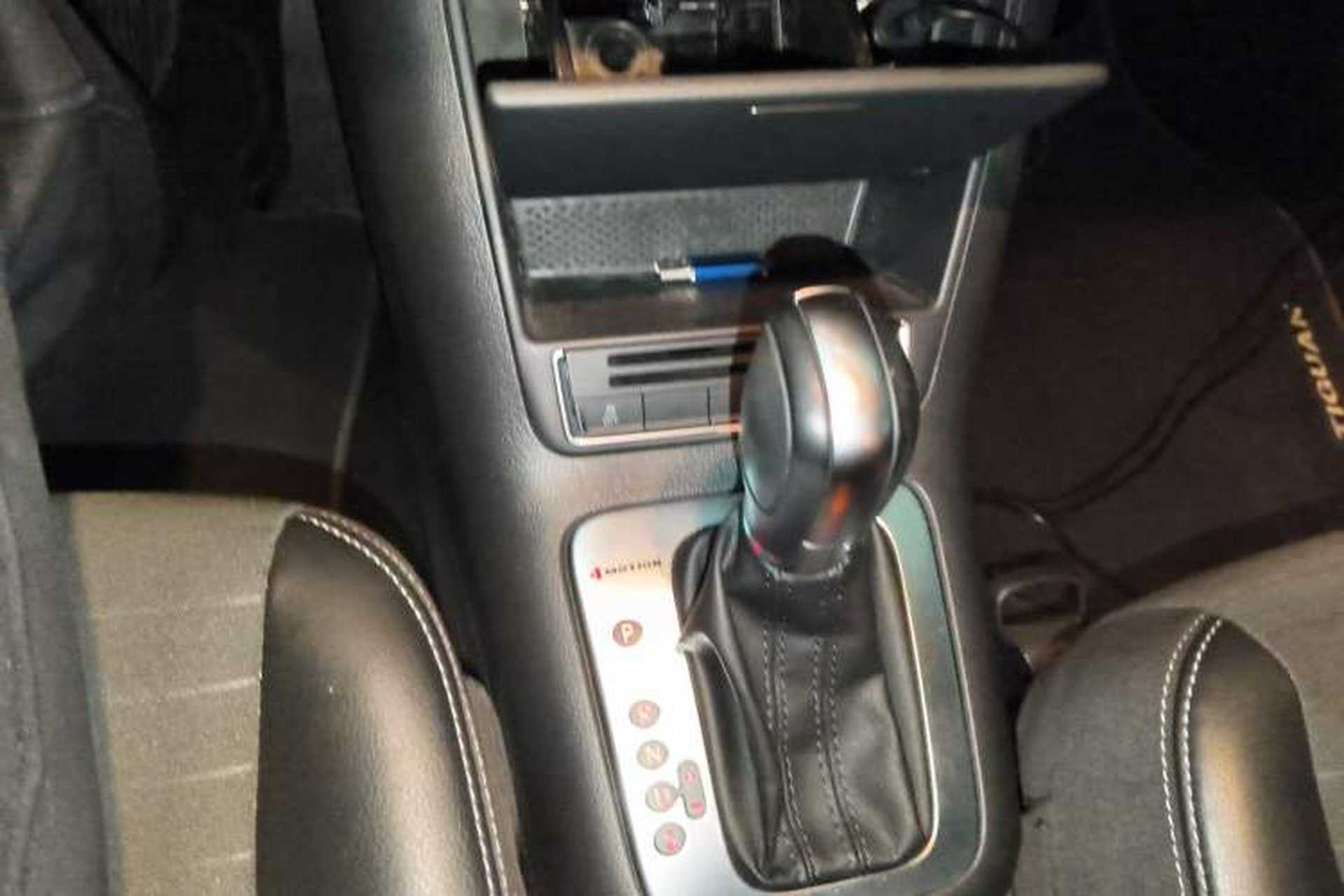 Used Volkswagen Tiguan 2016 300TSI Automatic All-Wheel Drive Fashion Vision Edition Gear Lever