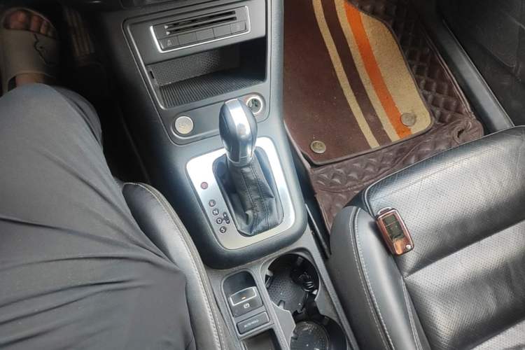 Used Volkswagen Tiguan 2016 300TSI Automatic Two-Wheel Drive Luxury Edition Gear Lever