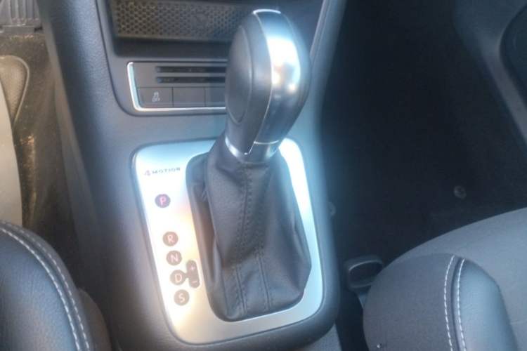 Used Volkswagen Tiguan 2016 300TSI Automatic All-Wheel Drive Fashion Vision Edition Gear Lever