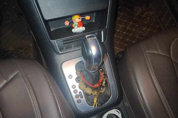 Used Volkswagen Tiguan 2016 280TSI Automatic Two-Wheel Drive Silk Road Comfort Edition Gear Lever