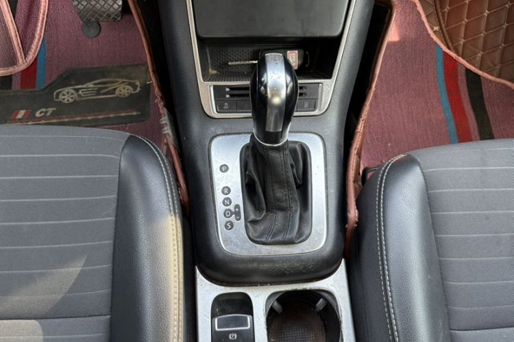 Used Volkswagen Tiguan 2016 300TSI Automatic Two-Wheel Drive Trend Edition Gear Lever