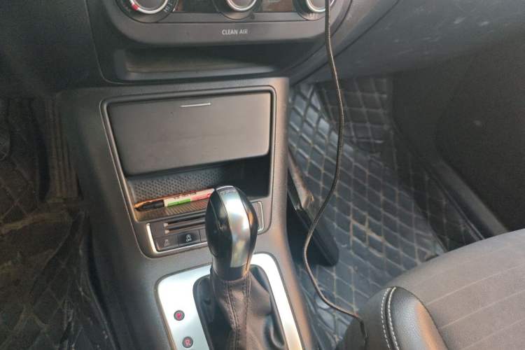 Used Volkswagen Tiguan 2016 280TSI Automatic Two-Wheel-Drive Silk Road Style Edition Gear Lever