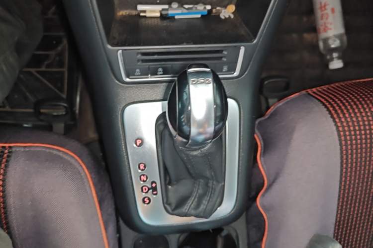 Used Volkswagen Tiguan 2016 280TSI Automatic Two-Wheel-Drive Silk Road Style Edition Gear Lever