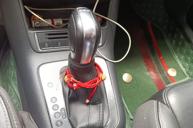 Used Volkswagen Tiguan 2016 280TSI Automatic Two-Wheel Drive Silk Road Comfort Edition Gear Lever