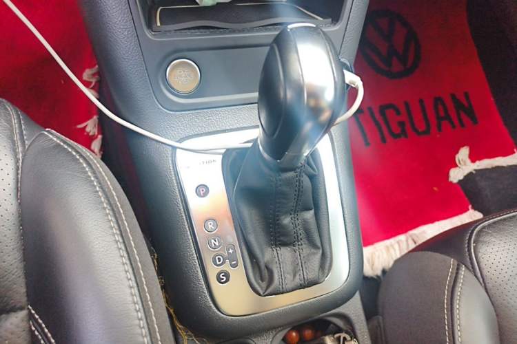 Used Volkswagen Tiguan 2016 300TSI Automatic All-Wheel Drive Luxury Edition Gear Lever