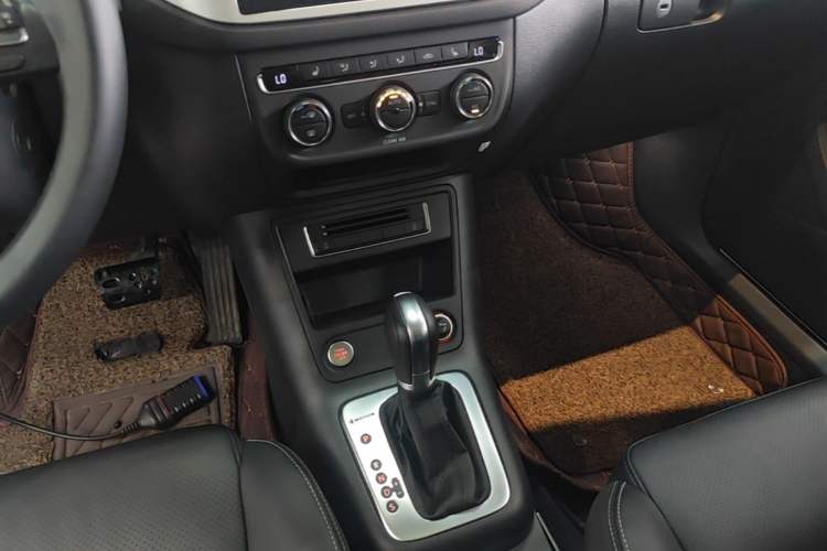 Used Volkswagen Tiguan 2016 300TSI Automatic All-Wheel Drive Luxury Edition Gear Lever