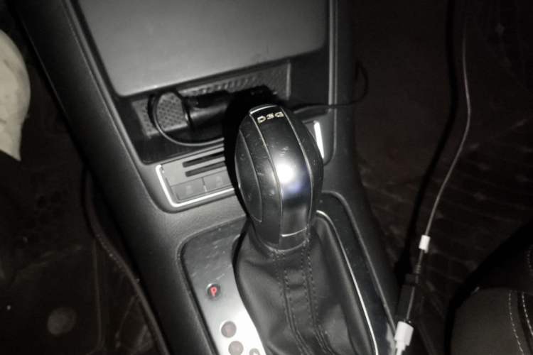 Used Volkswagen Tiguan 2016 280TSI Automatic Two-Wheel Drive Silk Road Comfort Edition Gear Lever