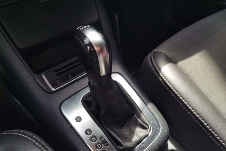 Used Volkswagen Tiguan 2016 280TSI Automatic Two-Wheel-Drive Silk Road Style Edition Gear Lever