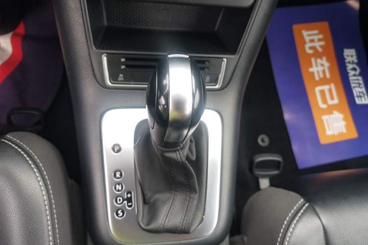Used Volkswagen Tiguan 2016 300TSI Automatic Two-Wheel Drive Trend Edition Gear Lever