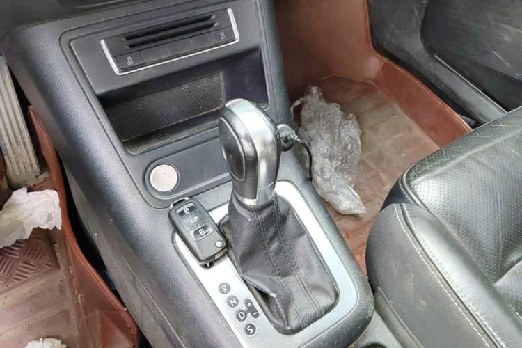 Used Volkswagen Tiguan 2016 300TSI Automatic All-Wheel Drive Luxury Edition Gear Lever