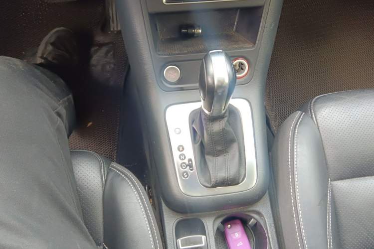 Used Volkswagen Tiguan 2016 300TSI Automatic All-Wheel Drive Luxury Edition Gear Lever