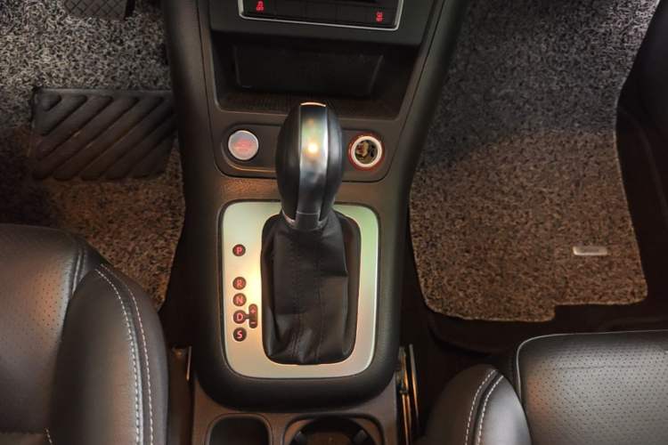 Used Volkswagen Tiguan 2016 300TSI Automatic Two-Wheel Drive Luxury Edition Gear Lever