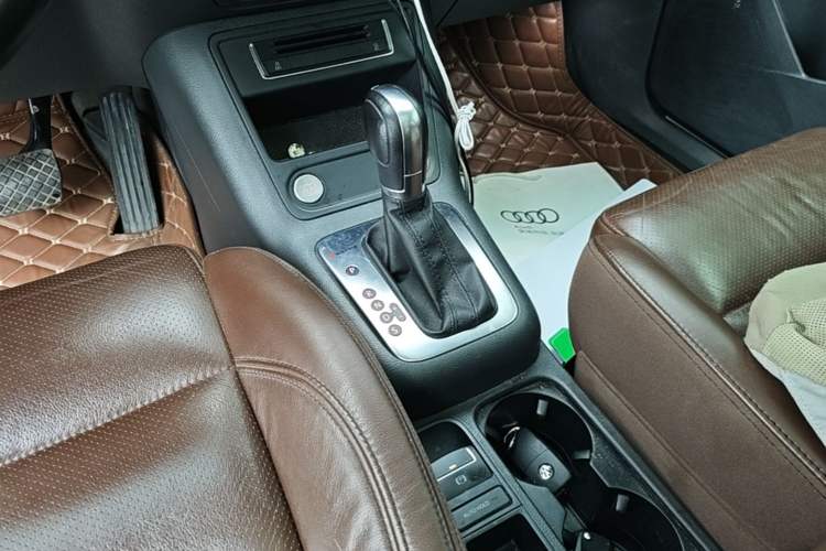 Used Volkswagen Tiguan 2016 300TSI Automatic All-Wheel Drive Luxury Edition Gear Lever