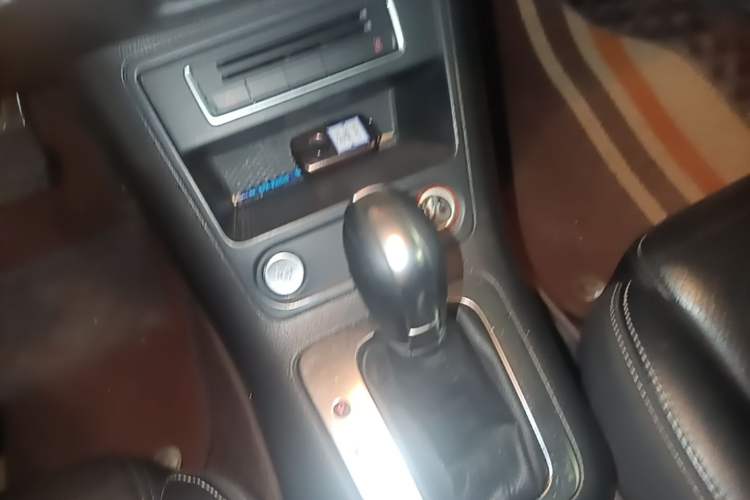 Used Volkswagen Tiguan 2016 300TSI Automatic Two-Wheel Drive Luxury Edition Gear Lever