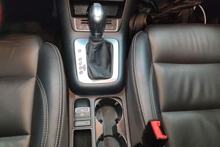 Used Volkswagen Tiguan 2016 280TSI Automatic Two-Wheel Drive Silk Road Comfort Edition Gear Lever