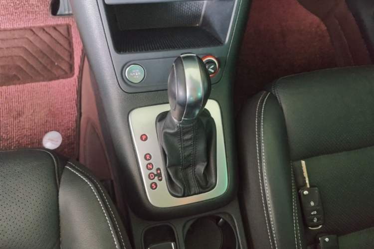 Used Volkswagen Tiguan 2016 300TSI Automatic Two-Wheel Drive Luxury Edition Gear Lever