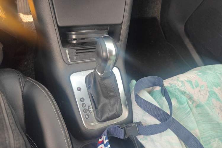 Used Volkswagen Tiguan 2016 300TSI Automatic Two-Wheel Drive Comfort Edition Gear Lever