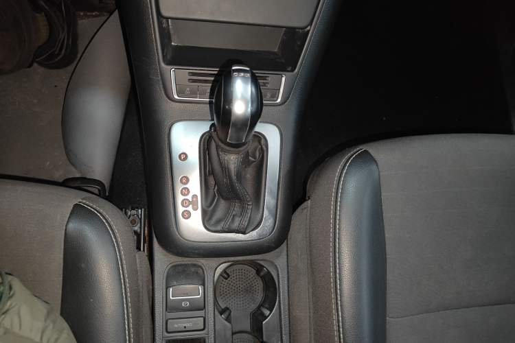 Used Volkswagen Tiguan 2016 280TSI Automatic Two-Wheel-Drive Silk Road Style Edition Gear Lever