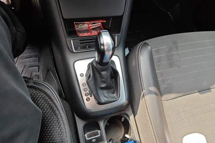 Used Volkswagen Tiguan 2016 280TSI Automatic Two-Wheel-Drive Silk Road Style Edition Gear Lever