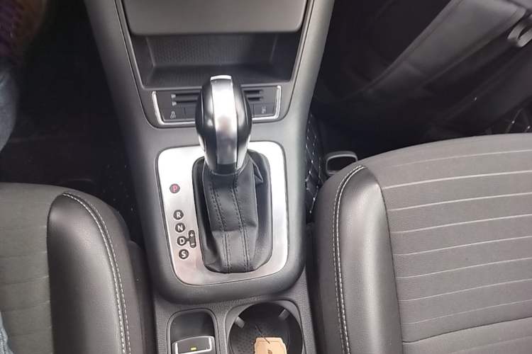 Used Volkswagen Tiguan 2016 300TSI Automatic Two-Wheel Drive Trend Edition Gear Lever