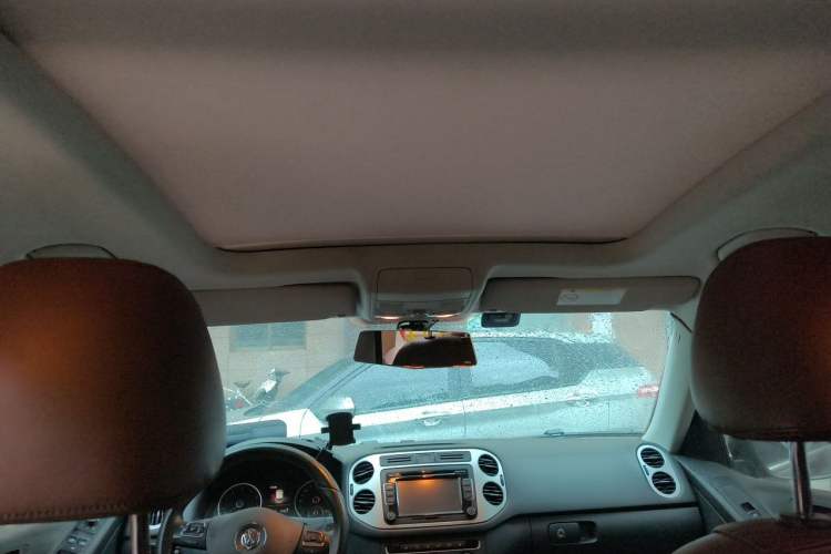 Used Volkswagen Tiguan 2016 300TSI Automatic All-Wheel Drive Luxury Edition Headliner