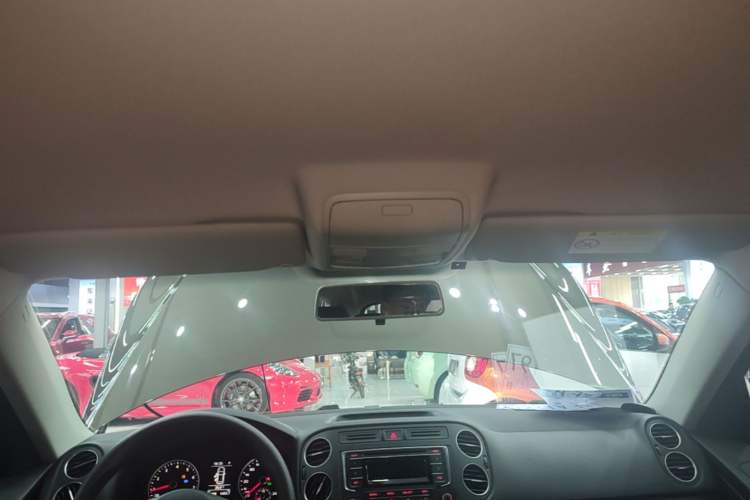 Used Volkswagen Tiguan 2016 300TSI Automatic Two-Wheel Drive Trend Edition Headliner