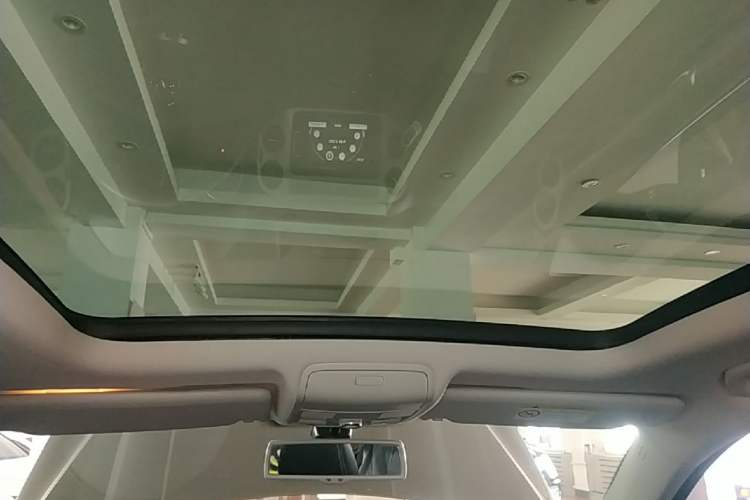 Used Volkswagen Tiguan 2016 300TSI Automatic Two-Wheel Drive Luxury Edition Headliner