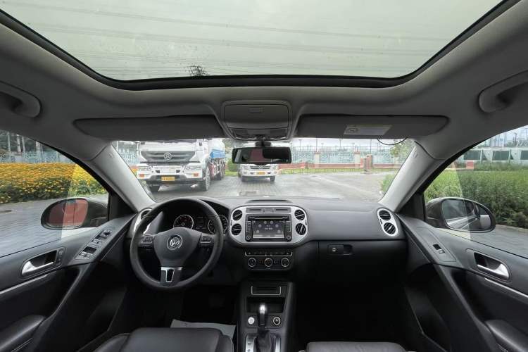Used Volkswagen Tiguan 2016 300TSI Automatic All-Wheel Drive Luxury Edition Headliner