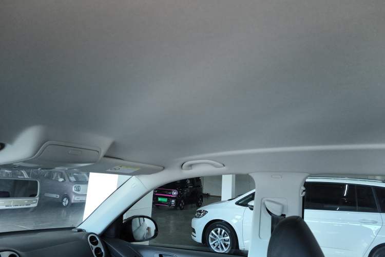 Used Volkswagen Tiguan 2016 300TSI Automatic Two-Wheel Drive Comfort Edition Headliner