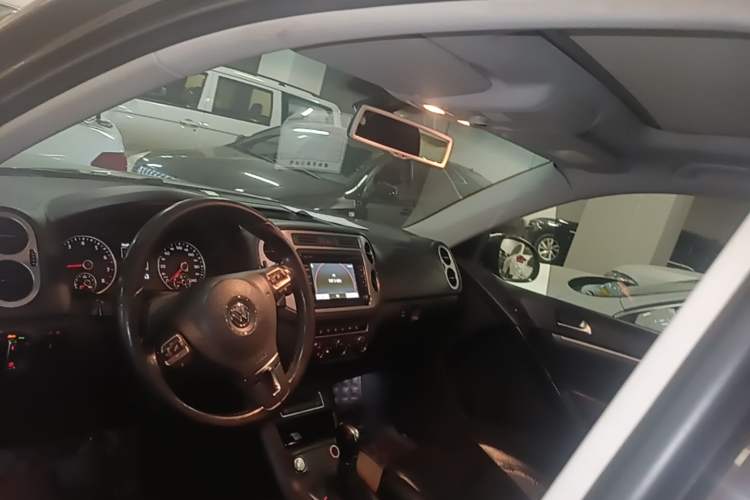 Used Volkswagen Tiguan 2016 300TSI Automatic Two-Wheel Drive Luxury Edition Headliner