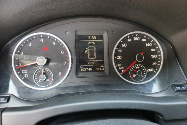 Used Volkswagen Tiguan 2016 300TSI Manual Two-Wheel Drive Trend Edition Instrument Cluster