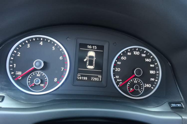 Used Volkswagen Tiguan 2016 280TSI Automatic Two-Wheel-Drive Silk Road Style Edition Instrument Cluster