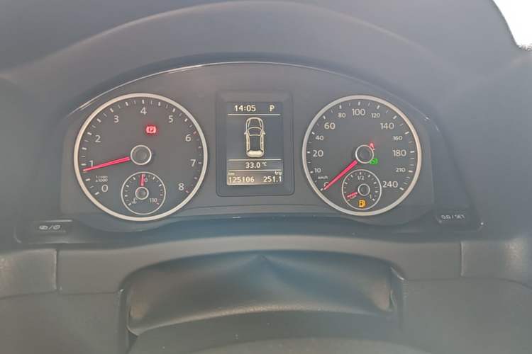 Used Volkswagen Tiguan 2016 280TSI Automatic Two-Wheel-Drive Silk Road Style Edition Instrument Cluster