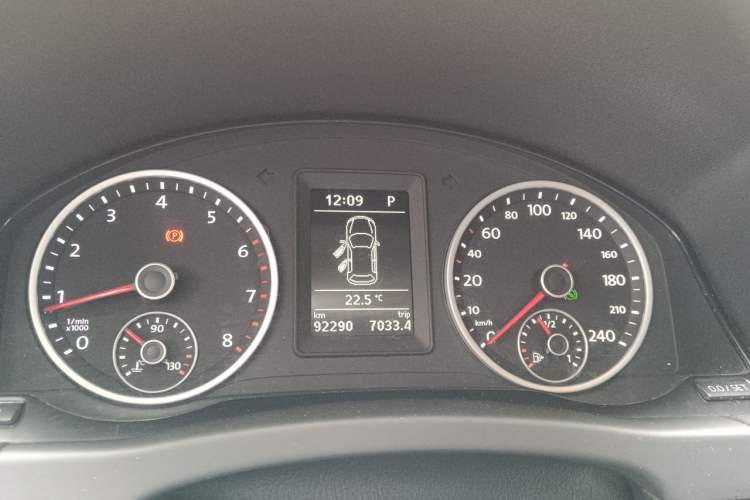 Used Volkswagen Tiguan 2016 280TSI Automatic Two-Wheel Drive Silk Road Comfort Edition Instrument Cluster