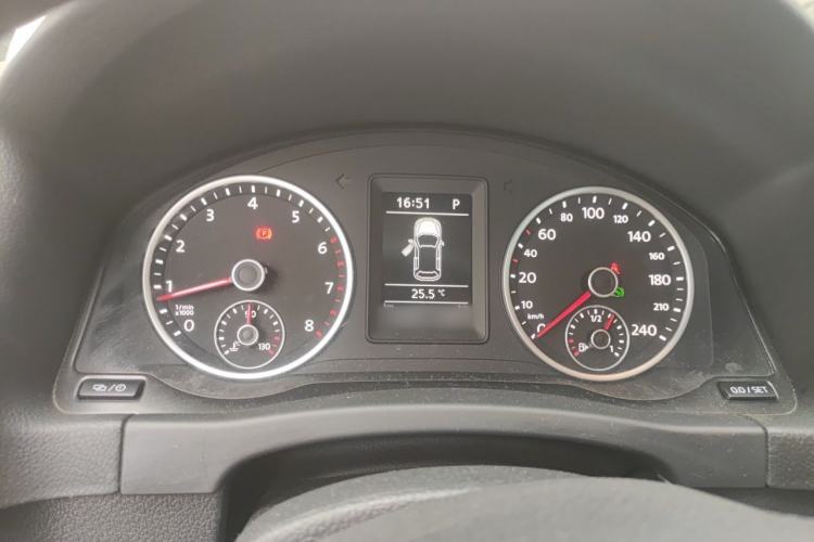 Used Volkswagen Tiguan 2016 280TSI Automatic Two-Wheel-Drive Silk Road Style Edition Instrument Cluster