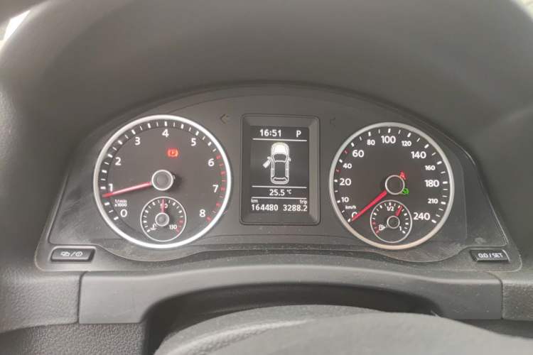 Used Volkswagen Tiguan 2016 280TSI Automatic Two-Wheel-Drive Silk Road Style Edition Instrument Cluster