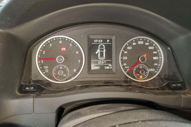 Used Volkswagen Tiguan 2016 280TSI Automatic Two-Wheel-Drive Silk Road Style Edition Instrument Cluster
