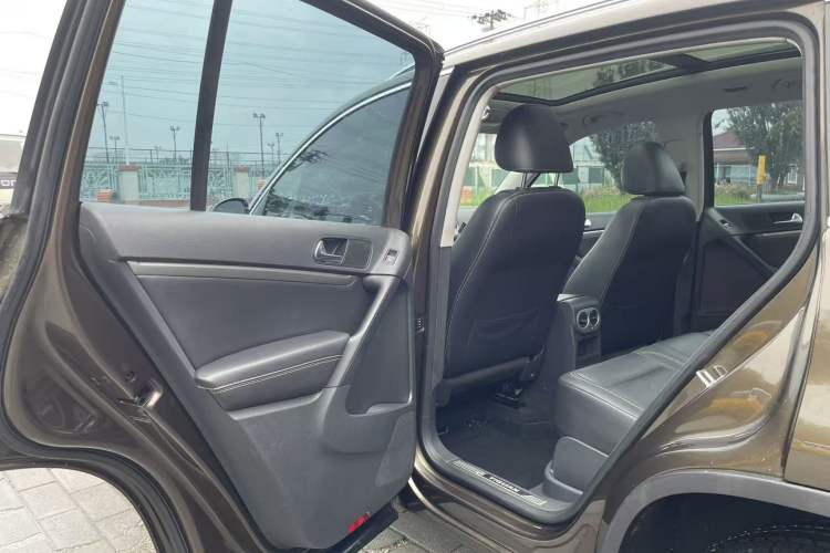 Used Volkswagen Tiguan 2016 300TSI Automatic All-Wheel Drive Luxury Edition Interior 10