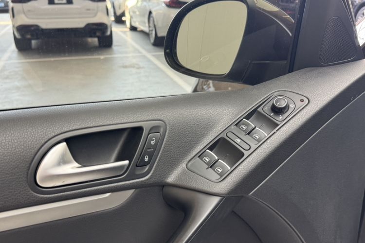 Used Volkswagen Tiguan 2016 300TSI Automatic All-Wheel Drive Luxury Edition Interior 2
