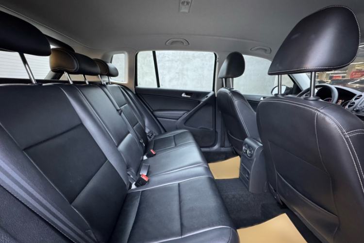 Used Volkswagen Tiguan 2016 280TSI Automatic Two-Wheel-Drive Silk Road Style Edition Interior 2