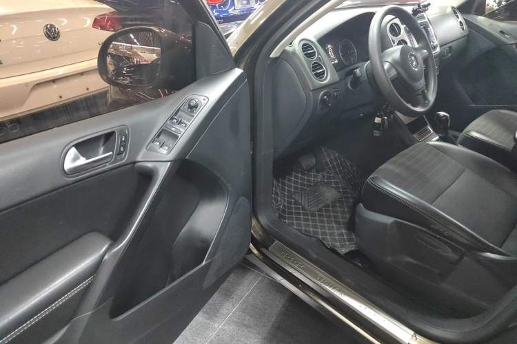 Used Volkswagen Tiguan 2016 300TSI Automatic Two-Wheel Drive Trend Edition Interior 3