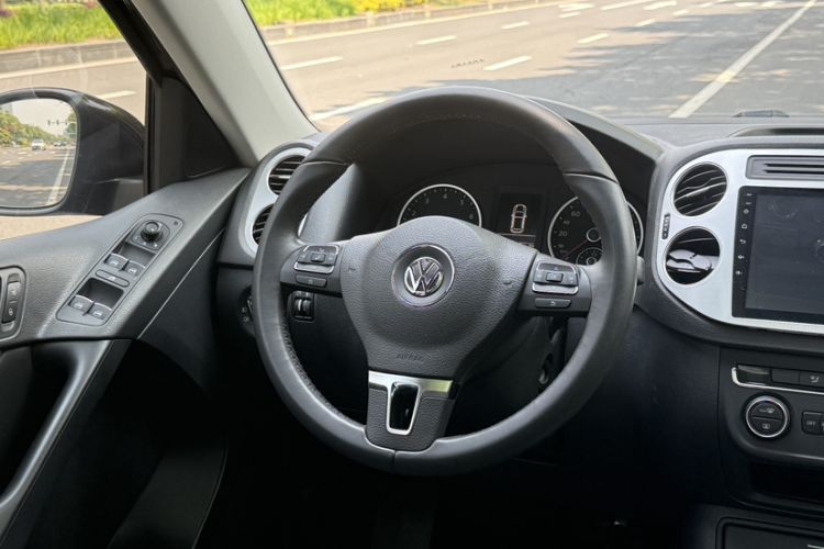 Used Volkswagen Tiguan 2016 280TSI Automatic Two-Wheel Drive Silk Road Comfort Edition Interior 3