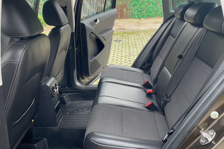 Used Volkswagen Tiguan 2016 280TSI Automatic Two-Wheel-Drive Silk Road Style Edition Interior 3