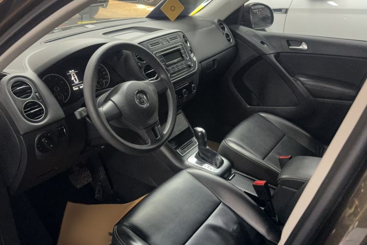 Used Volkswagen Tiguan 2016 280TSI Automatic Two-Wheel-Drive Silk Road Style Edition Interior 4