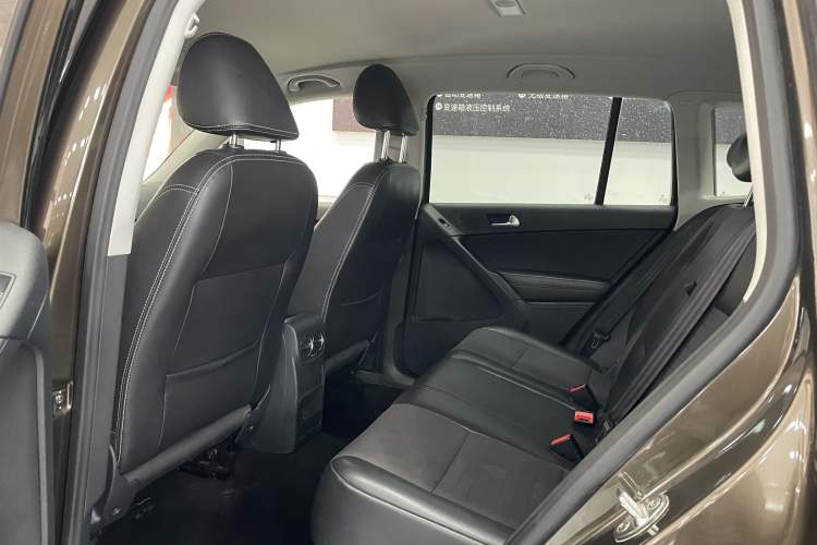 Used Volkswagen Tiguan 2016 280TSI Automatic Two-Wheel-Drive Silk Road Style Edition Interior 4