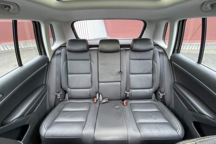 Used Volkswagen Tiguan 2016 300TSI Automatic All-Wheel Drive Luxury Edition Interior 5